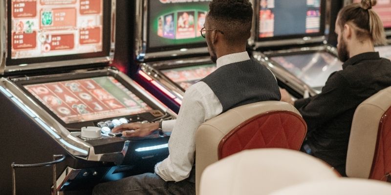 Key features of immersive card games